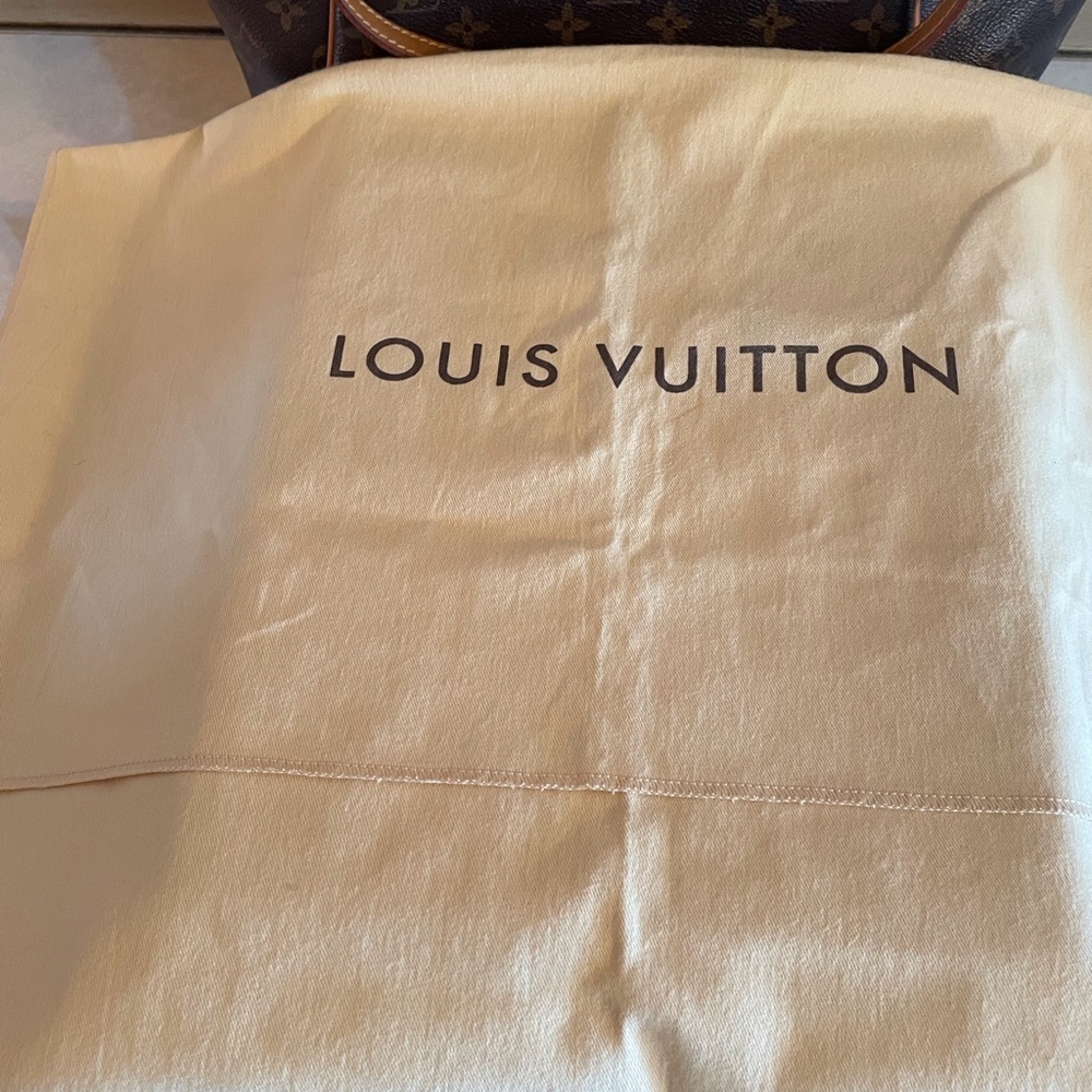 Fabulous  authentic Louis Vuitton tote bought in Paris in 2014 dust bag/recipt - Picture 3 of 8